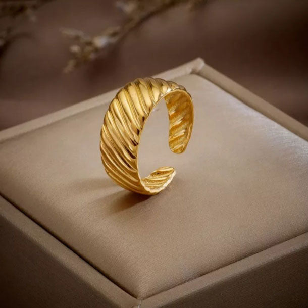 Zayalynne | The Essential Polished Ring