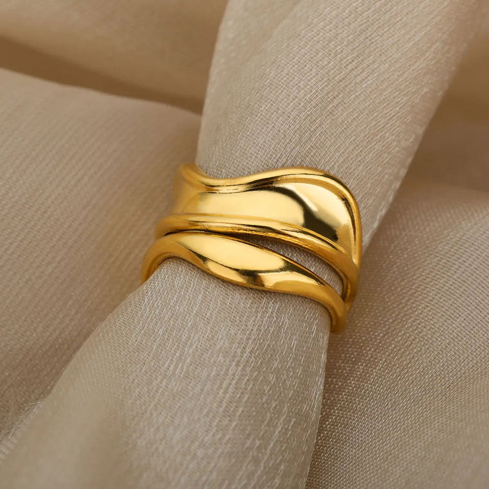 Almareine | Luxe Polished Gold Band
