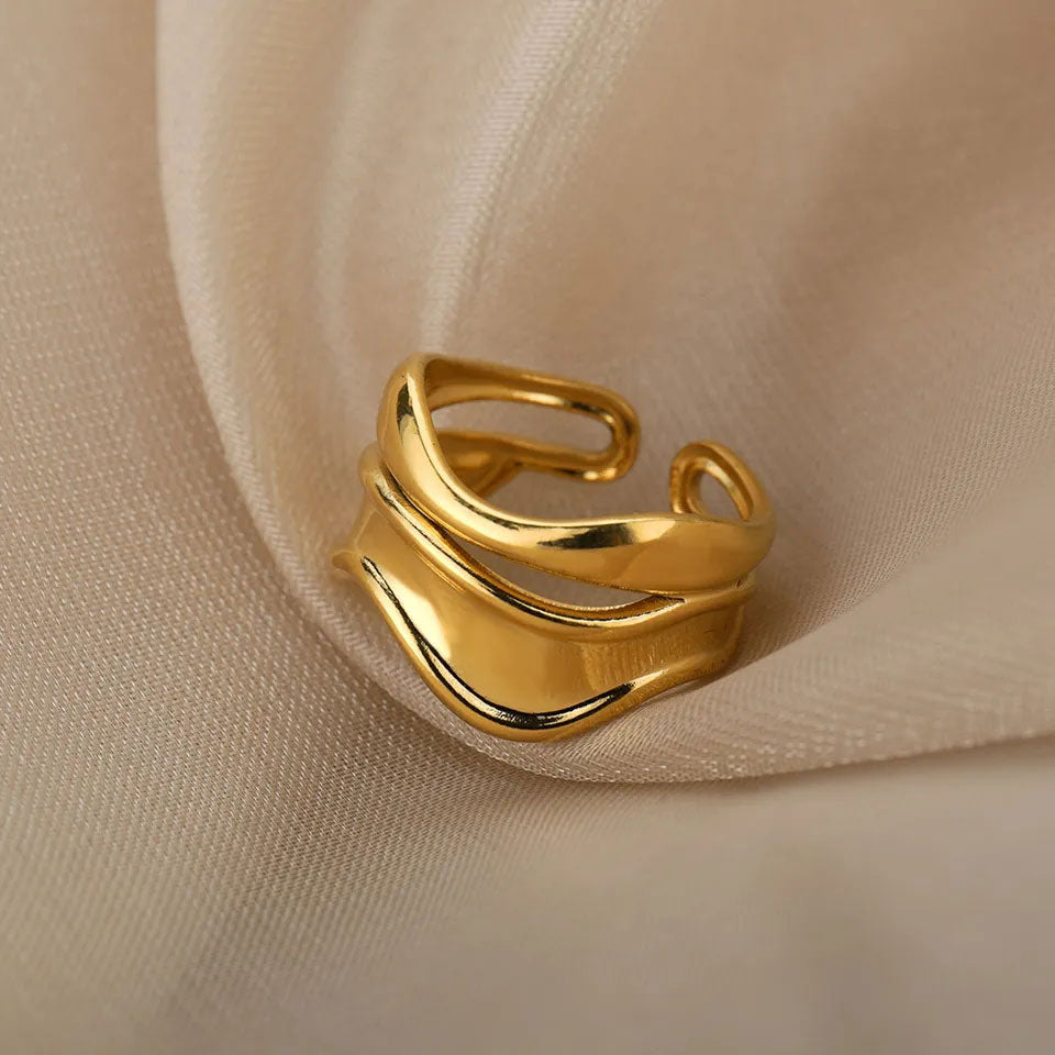 Almareine | Luxe Polished Gold Band