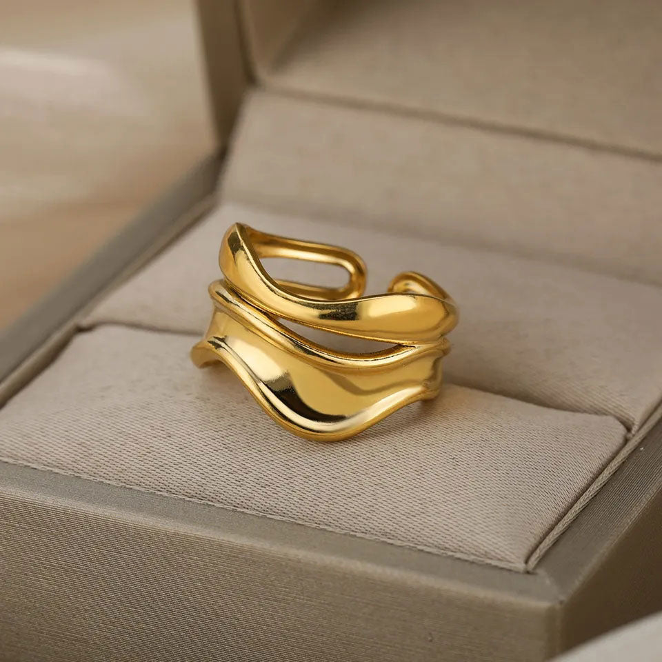 Almareine | Luxe Polished Gold Band