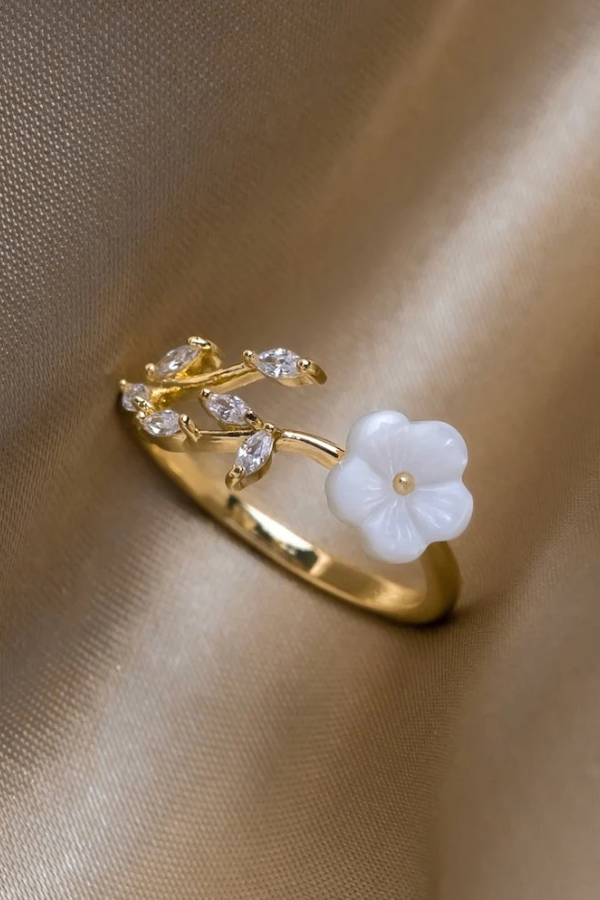 Kaia | Wildflower Signature Ring