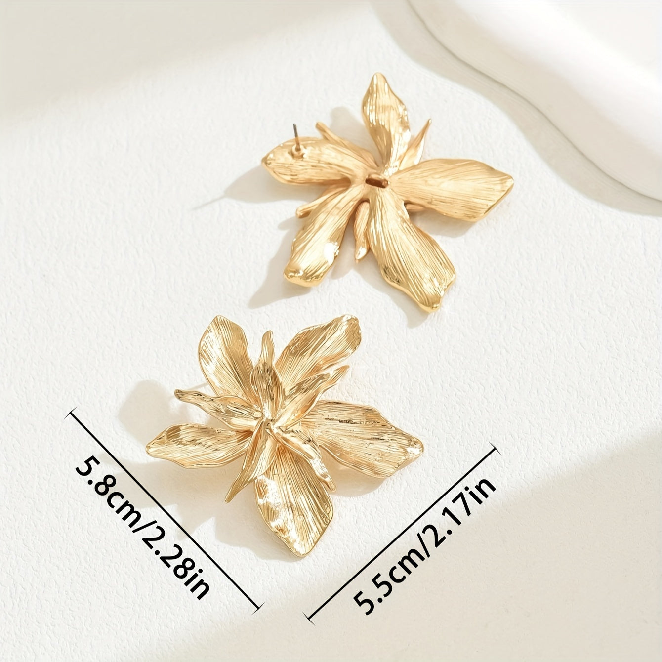 Lana | Sculpted Golden Blossom Drops