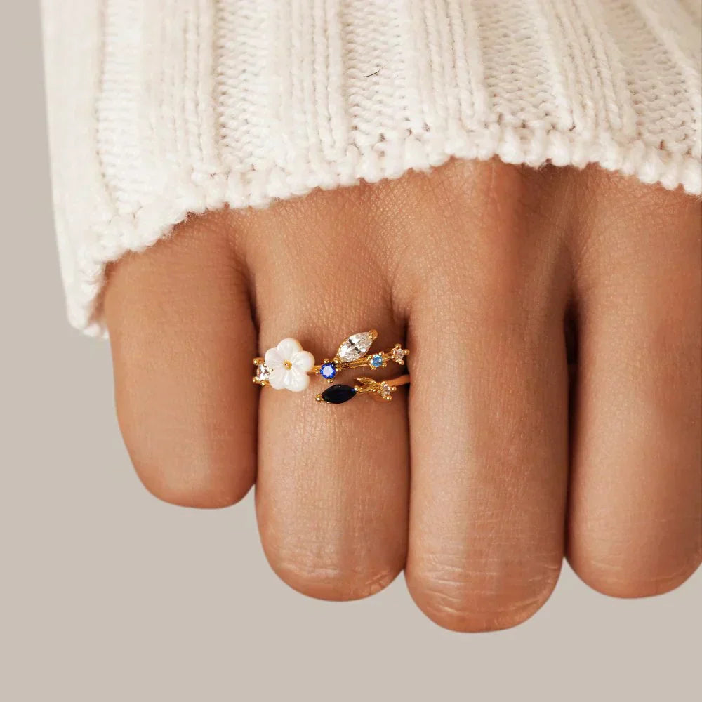 Kaia | Wildflower Signature Ring
