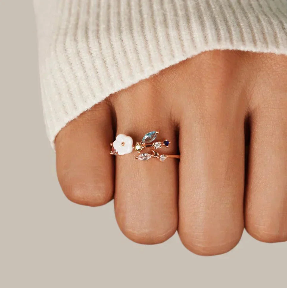 Kaia | Wildflower Signature Ring