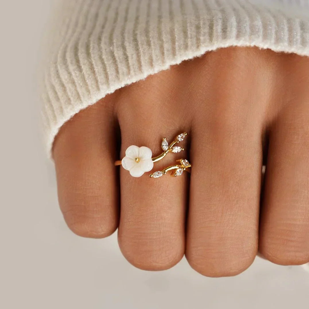 Kaia | Wildflower Signature Ring