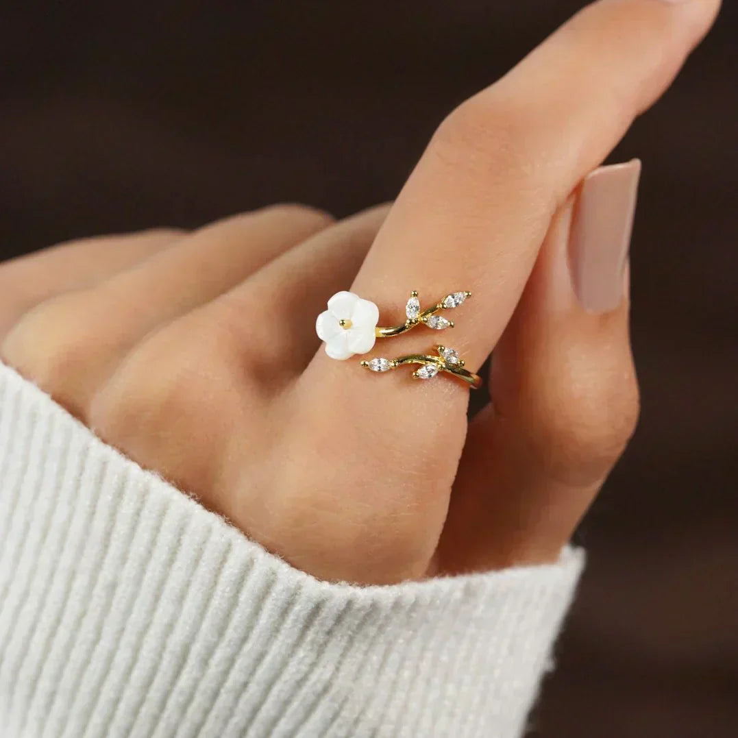 Kaia | Wildflower Signature Ring