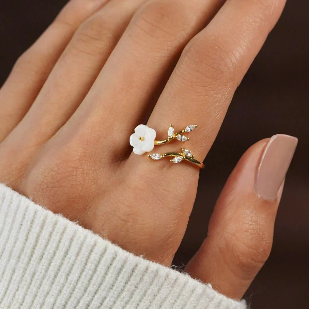 Kaia | Wildflower Signature Ring